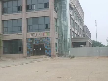 卧龙服装城,日夜遥望华耀城,诉说着那千年的祈盼,唱着无言的歌 #厂区实拍 #城市建设 #南阳 #南阳卧龙服装城