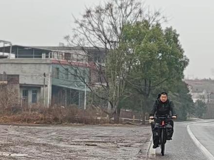 在107国道上偶遇#蓝战非