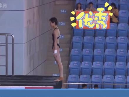 全红婵207C无水花完美演绎,裁判却只给8分,粉丝喊话媒体上热搜 #体育 #跳水 #中国跳水 #全红婵