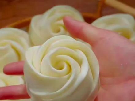 玫瑰花花卷这样做零失败,好看好吃又健康。#美食教程 #在家做美食 #面食#玫瑰花馒头 @抖音小助手 @抖音美食达人助手