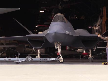 老美最厉害的五代战斗机,外号“黑寡妇”性能碾压F22猛禽战机 #战斗机 #军事科技 #f22猛禽#军事爱好者