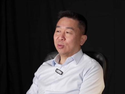 宇宙的本质是波 从某种意义上来说,宇宙本身或许就是一种波的存在模式。我们所感知到的声音,实际上是振动波,而我们的身体和感知系统,不过是对这些量子之间振动频率的反应与诠释。因此,整个世界,甚至宇宙,都可以被视作不同频率和波段的波的集合。意识,作为人类独有的现象,其本质又是什么呢?从科学的角度来看,意识可以被理解为生物电,而生物电本质上也是一种波,只是它具有独特的振动频率。有研究指出,意识界中的振动波频率通常低于7.32-7.83赫兹,属于低频振动波。如果我们把意识波与收音机的调频过程进行类比,就会发现它们之间存在某种相似性。收音机通过调整频率来接收不同的信号,而我们的意识波,作为低频波,更容易受到干扰。因此,大多数人只有在身体和心灵都处于极度安静和纯净的状态下,才能感知到这种低频意识波。在日常生活中,我们的感知主要依赖于眼、耳、鼻、舌、身等感官,通过它们与外界的互动来获取信息。然而,当我们能够完全静下心来,让身体的每一个细胞都进入沉静状态时,我们的感知能力似乎会得到扩展。在这种状态下,我们不仅能够听到远处的声音,甚至能够感受到身边空气和能量的振动与流转。这是否意味着,当我们的身体和心灵达到一种极致的宁静时,我们能够更直接地感知到宇宙中那些通常被忽略的波动?而我们所说的每一句话,每一个思想,都会以某种振动频率的形式在宇宙中传播,持续释放它们的能量。这一观点不仅挑战了我们对声音和意识的传统理解,也为我们探索宇宙的本质提供了一种全新的视角。或许,我们每个人都是宇宙波的一部分,我们的意识和感知只是这个宏大波谱中的一个小小片段。#振动频率#振动波#宇宙波#宇宙真相#宇宙本质#意识本质#意识波#超维觉知#超维觉知研习社#两元物理学#两维人生论#意识与物质