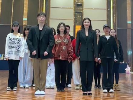 “摸鱼”老师今天澄清了#拉丁裁判团摸鱼老师#赵婉祯