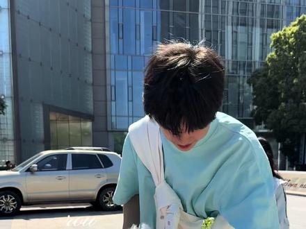 你小子就这么爱护颜颜送的花 #怦然心动二十岁 #怦然心动二十岁冬 #喜笑颜凯 #凯凯