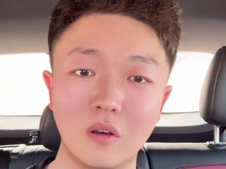 直播突发头痛的女主播,她的悲剧值得警惕! 真心希望所有热爱生活的人,都能尽量的放过自己,钱够花就行。#太原王炸姐 #王炸家女装脑出血后续 #健康最珍贵 #网红王炸姐去世