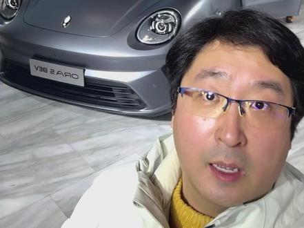 激光雷达版12.38万起,长城欧拉5,全动力SUV新卷王 12月16日,长城旗下首款全动力品类A级SUV欧拉5正式上市,5款配置的价格为9.98-13.38万。但其激光雷达版只需12.38万起步。欧拉5支持无图城市NOA,记忆泊车距离可达3km。首批上市的5款车型都是纯电版本,CLTC续航分别为480km和580km。#欧拉5 #智驾网