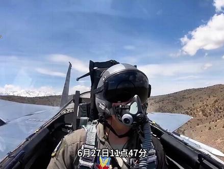 以军F-15投下巨弹,七分钟将整座山脉从地图上彻底抹去 396 米 秒!五吨钻地弹砸穿 27 米山岩,爆炸瞬间山脉喷发,太震撼!
F-15I 战机编队对布福特山脊地下设施的轰炸行动。11 点 47 分,飞行员启动任务,四架战机携 GBU-28 钻地弹升空,经地中海迂回飞行,以规避雷达监控。
途中,战机启用电子战系统干扰敌方雷达,通过生成假目标应对多型雷达与防空系统。12 点 05 分,编队突破防线,在 7300 米高度投下 8 枚钻地弹。炸弹经激光制导精准命中目标,引发连环爆炸,彻底摧毁耗时六个月修建的地下设施,随后战机成功脱离。#军事 #军事科技 #军事爱好者 #军事迷 #硬核深度计划