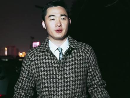 不应该在葬礼穿的 9 件衣服你可一定要知道!关于葬礼是沉重,哀悼,纪念的重大礼仪,在仪式现场,要注意我们的穿着要适合这个场合和清楚明白禁忌#西安布兰登西服定制