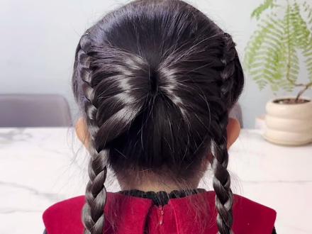 新年蝴蝶发型。古风、汉服、旗袍都能搭,谁扎都好看#编发教程 #儿童编发 #发型教程 #生女儿就是用来打扮的 #编发