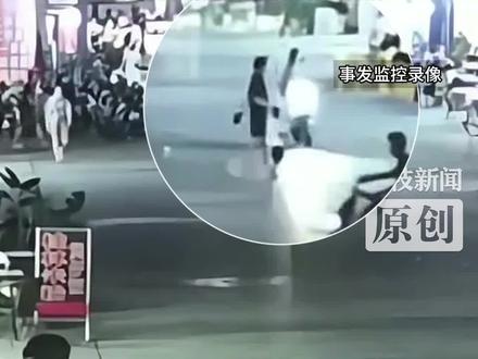 【女子骑车撞伤血友病小孩被索赔47万 亲属:家里人都很健康 血友病是车祸后手术导致
医生:外因不会导致血友病甲的发生 该病属于X染色体连锁隐性遗传病】近日,广东中山市的薛女士告诉荔枝新闻自己因骑车撞伤血友病小孩被索赔47万,她表示小孩家长一直拿“车祸致小孩血友病加重”为由找其索赔,自己无法接受。受伤孩子亲属告诉荔枝新闻家里人包括外公外婆等都很健康,没有遗传疾病,男孩血友病是车祸后进行开颅手术造成的。据广东南天司法鉴定所司法鉴定意见书,男孩检查出的血友病甲系自身疾病,与本次交通事故损伤无因果关系。孩子后颅窝硬膜外出血与交通事故损伤存在主要因果关系,与自身罹患血友病甲存在次要因果关系。
江苏大学附属医院血液科副主任医师余先球告诉荔枝新闻,血友病甲是由于X染色体上的基因异常导致缺乏8号凝血因子引起,属于先天性疾病,外因不会导致血友病甲的发生。如果是轻型的,平时没有激烈活动等情况时,不会表现出症状,一旦有外伤很容易大出血,手术之后血肿也不容易消。此外,余先球指出,患血友病甲的男孩,其异常基因一般来源于妈妈。女性通常需要同时携带两条带有致病基因的X染色体才会表现出发病症状,如果只携带一条带有致病基因的X染色体,并不会表现出症状,但通过基因检测可以发现问题。如果对男孩异常染色体来源存疑,可以考虑让孩子妈妈去做基因检测。