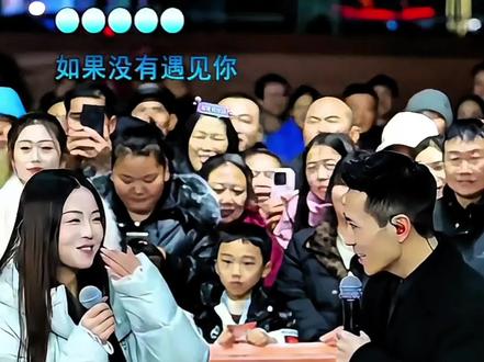 单纯的小妹妹@小苏苏🌹 既然是@索图 背后的第二个大姐。#索图#索图大舞台#小苏苏#上热门#演出现场