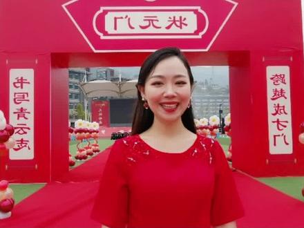 看到高考百日誓师大会的学子,似乎看到了他们全力拼搏的日复一日,终会在高考看到坚持的意义,加油!#高考 #成人礼 #百日誓师 #主持张琪 #成都主持人张琪