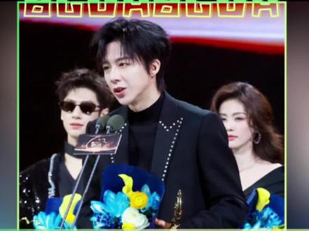 白鹿、刘宇宁、罗云熙、王鹤棣获年度热度演员!刘宇宁获奖感言提到了白鹿、王鹤棣后台说的话,也太敢说了~🤔
#娱乐评论大赏