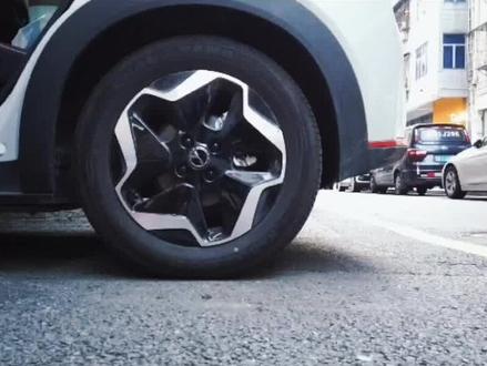 想加装全尺寸备胎?要问后备箱!
#比亚迪海豚 #备胎 #汽车小知识 #懂车帝