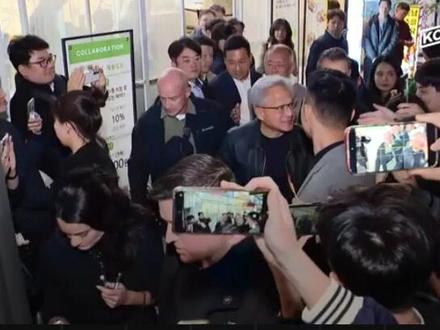黄仁勋在韩国:被股民欢呼,与财阀交杯 #黄仁勋韩国行