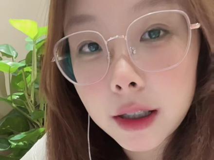 外贸收款难题之PayPal绑卡提现
详细指引如下:👇
1、登录PayPal账户
您登陆 PayPal 企业账号后台后通过点击顶部导航栏【资金】进入管理页面,点击【银行】板块的“关联新的银行账户”进入添加收款账户的界面,确保使用正确的账号和密码登录到你的PayPal账户,注意账户的安全性,避免在公共网络或不安全的设备上进行操作。
2、选择关联账户类型
在点击“关联美国或中国香港特别行政区的银行账户”链接时,要明确自己的需求。如果是为了免35美金手续费提现,通常选择注册第三方支付机构的香港银行账户。
3、填写账户信息
• 银行名称:复制粘贴从第三方支付平台获取的香港银行名称,注意大小写和准确性,一般输入后系统会自动填写银行代码。
• 账户类型:选择支票账户。
• 分行地址:直接复制第三方支付平台提供的分行地址,注意不要有多余的空格或特殊字符,确保地址长度符合要求。
• 分行代码:与客户经理确认分行代码,确保填写正确,这是资金准确到账的关键信息之一。
• 账号:按照要求可能需要去掉3位分行代码后填写账号,仔细核对账号信息,避免因输入错误导致关联失败或资金无法正常到账。
4、在完成上述信息填写后,点击“关联您的银行账户”。如果信息填写准确无误,PayPal会提示绑定成功,此时银行账户就成功关联到PayPal账户了,可以进行后续的提现操作。