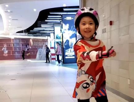 #轮滑 #轮滑教学 为三角滑行正名,它不是错误的滑行动作,而是标准滑行的过渡动作。