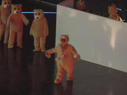 提问:当一只兔子穿上小熊装会变成什么?#苏新皓 #可爱 #萌