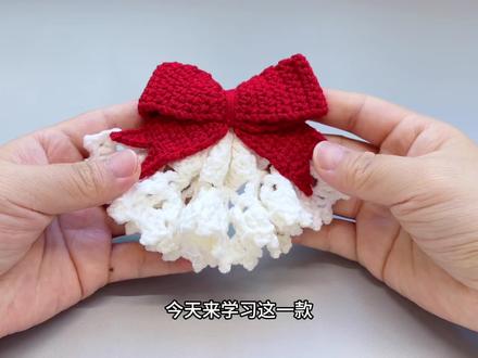 蝴蝶结蕾丝花边发夹视频教程 用线@苏苏姐家官方旗舰店 4股唯棉
色号84.64
图解@我是小丫
#手工 #钩针编织 #钩针教程 #手工发夹 #头饰发饰
