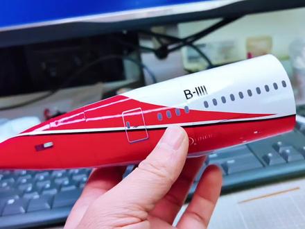 为什么要从后向前制作
波音787纸模后机身制作过程
#飞机模型 #模型 #飞机 #模型制作 #手工