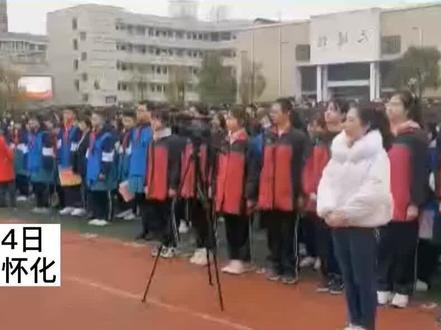 所有学生都羡慕的校长!女生抱怨德育处要求绑头发,他说只要别太奇怪,为了漂亮未尝不可!