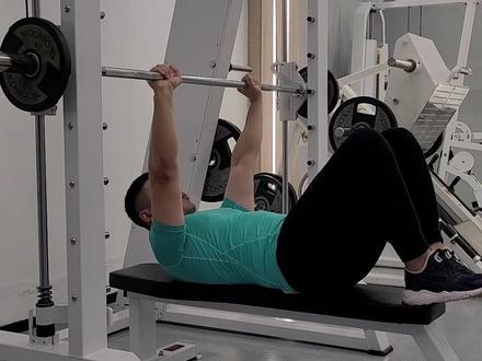 史密斯卷腹——超重量腹肌