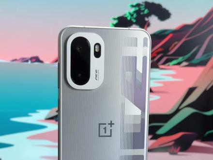 一加Ace6能行不?现在可以告诉你们答案 一加Ace6这台手机的定位非常精准,尤其是165Hz的屏幕让喜欢打游戏的同学特别喜欢。因为定位精准,所以它注定也是一个偏科的手机,喜欢玩游戏特别是fps类的直接入手不会后悔的。#一加Ace6 #一加165Hz超高刷枪神 #当手游体验接近PC #游戏手机 #一加手机