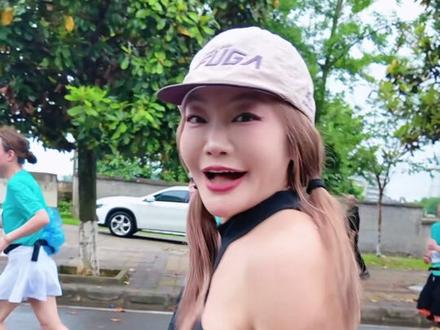 安顺马拉松赛道上的小香风!一定要看到最后,不然会后悔#安顺马拉松 #小香风 #马拉松 #美女运动员