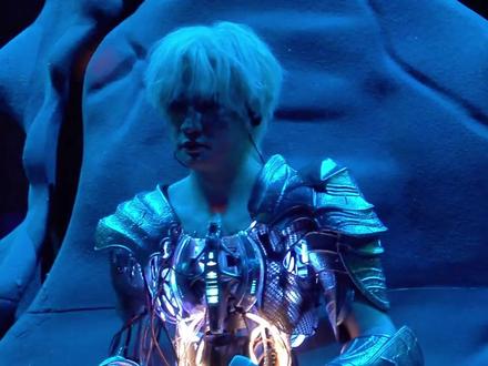 永远可以相信薛之谦对的舞台诚意#薛之谦与薛之谦Ai机器人共唱骆驼 #薛之谦 #薛之谦万兽之王巡回演唱会