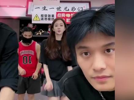 小杨哥直播间又来了美女美女品牌方,钟意你,看看那个最……#小杨哥直播回放 #美女品牌方 #小杨嫂