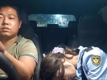 一上车就睡觉!#万万没想到 #网约车 #奇葩乘客