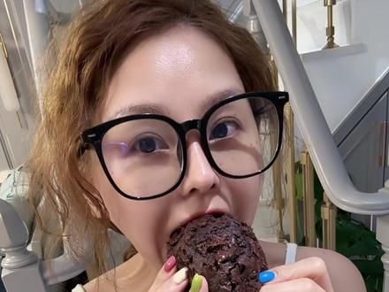 吃货日常 如果不吃 担心晚上做梦都是巧克力蛋糕 #巧克力麦芬蛋糕