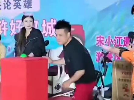 #快乐向前冲成功集锦 #水上挑战闯关节目 这大哥要笑死我了