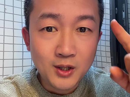 刘司长为什么双手插兜?