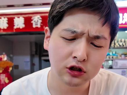 鸡柳大人火鸡面三合一 火鸡面给三合一都增香了许多,碳水脑袋的最爱,强强联合,好吃的!
#鸡柳大人 #鸡柳大人邪修吃法 #吃不吃鸡柳大人
#鸡柳大人火鸡面 #胖虎的贪吃日记