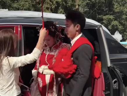 @孔德攀 @灰姑娘宝妈22.23号结婚 弟弟妹妹幸福久久新婚快乐。加油