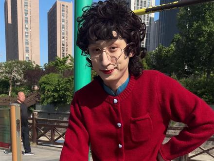 这个挑战很难吗?! #测评 #盘腿抱柱子 #盘腿抱柱子挑战