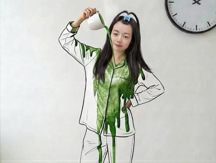 AI变装视频,完整教程来啦(附提示词
做这样好玩的AI变装视频,其实只需要2步,小白有手就会~
#创意 #图片设计 #AI工具 #AI设计 #穿搭