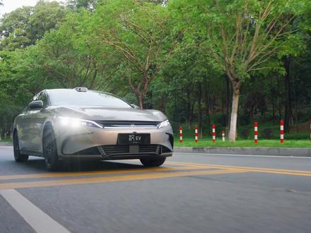 比亚迪汉 EV 闪充版媒体试驾,大咖云集,沉浸式体验闪充效率与驾控质感!