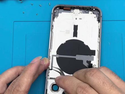 大唐数码iPhone 14 pro Max拆机原装后盖.拆机视频教程。 #苹果手机维修 #精品二手手机 #专业的事交给专业的人 #专业维修 #手机爆屏修复