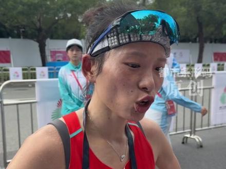 马拉松比赛脱鞋调整 冠军用实力应对 #全运会 #张德顺 #冠军