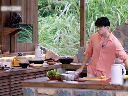 一个人做12个人的饭还要被嫌弃做得慢?现在的恋综怎么这样了 #势均力敌的我们 #恋综 #soul #soulapp