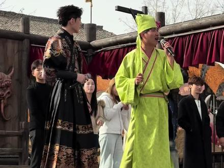 开封万岁山武侠城#老嫂子欢乐大舞台2026年2月22日#高迪现身老嫂子舞台#帅气十足