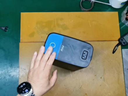 小牛u1电池使用了几年续航不行了换电芯