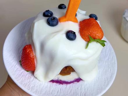 宝宝版生日蛋糕,潼宝的周岁仪式感是爸爸妈妈一起给的,这个小蛋糕无糖无奶油,不需要烤箱和鸡蛋,做法简单,宝宝生日要安排上#过年吃点好的#自制生日蛋糕 #周岁#宝宝辅食#宝宝辅食跟我学