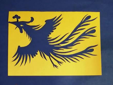 民间剪纸艺术,一刀剪凤凰,一起来剪剪看吧
#剪纸 #非物质文化遗产手工制作 #弘扬和传承民族文化 #传统文化 #请给手艺人一个关注双击支持