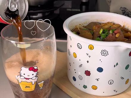 Vlog一人食|豪华版猪蹄螺蛳粉🍜➕冰镇咸柠乐🍋
#满级吃商通关赛 #螺蛳粉 #我的厨房日记 #嗦粉的感觉太快乐了 #一人食