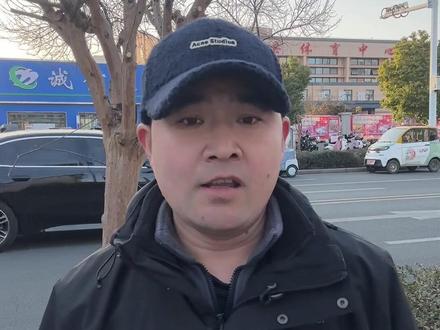 好久没逛体育中心,竟撞见超燃打铁花现场!回来的老乡赶上了 #潢川街拍 #打铁花 #游乐场 #吃喝玩乐 #春节玩什么