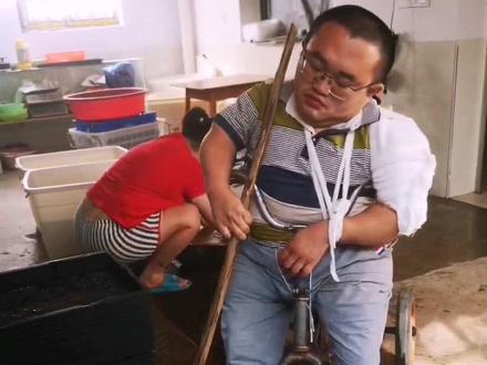 我不会再自卑,办法总比困难多,我们以微笑面对。#正能量 #我要上热门 #看见每个你 #励志创业 @抖音小助手