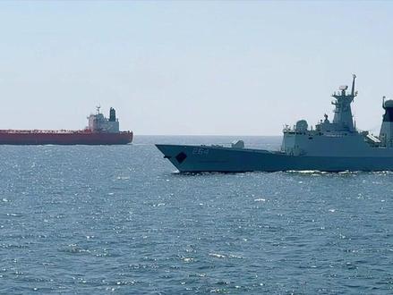 054AP切入阿曼湾!霍尔木兹海峡被堵,巴铁展开强势护航行动 #军事科普 #军事迷 #军事爱好者